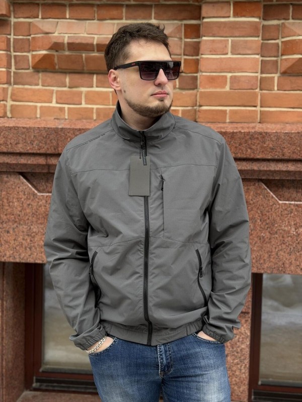 Чоловіча демісезонна куртка з коміром-стійкою windbreaker