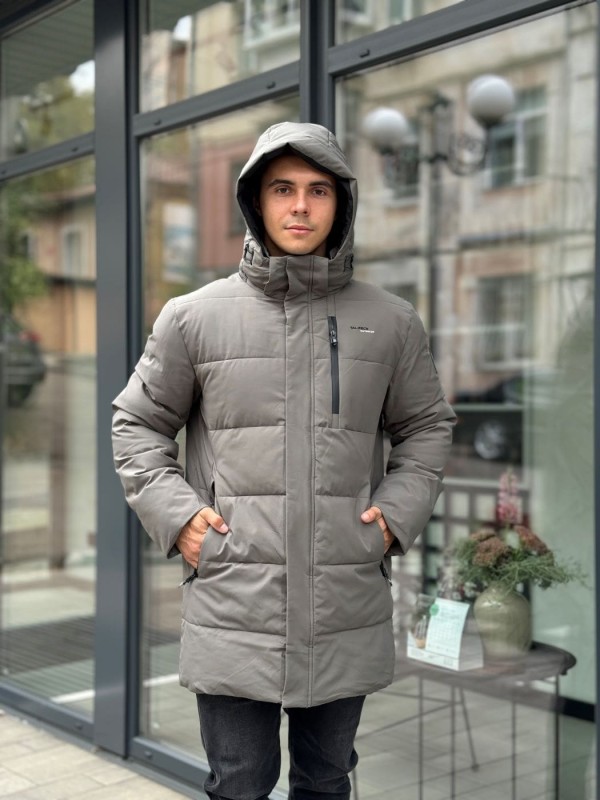 Зимний удлиненный мужской пуховик в минималистическом стиле warm grey  - Изображение 5