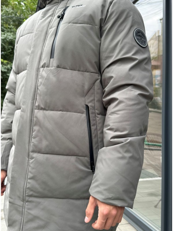 Зимний удлиненный мужской пуховик в минималистическом стиле warm grey  - Изображение 8