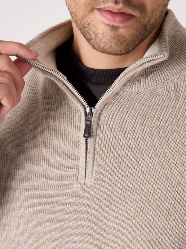Стильная классическая мужская кофта с воротником-стойкой quarter-zip  - Изображение 1