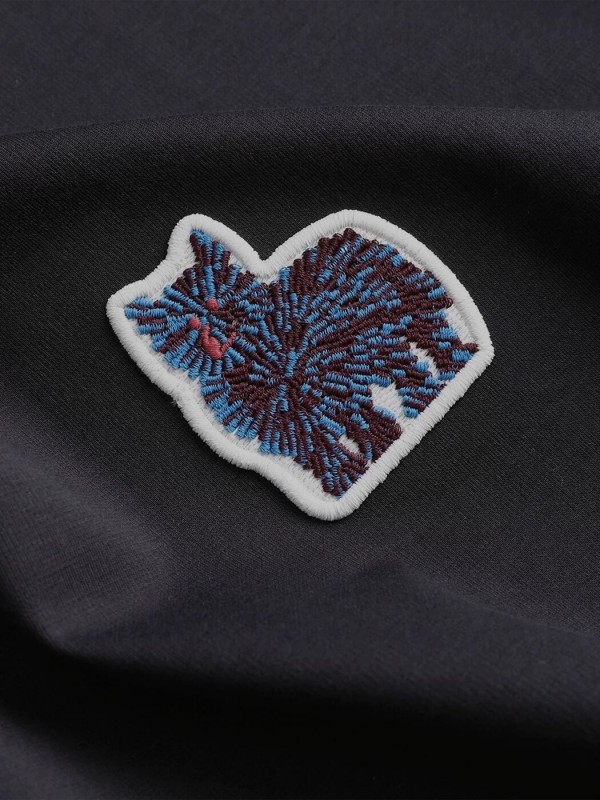 Мужская футболка свободного кроя с декоративной нашивкой minimalist print  - Изображение 2
