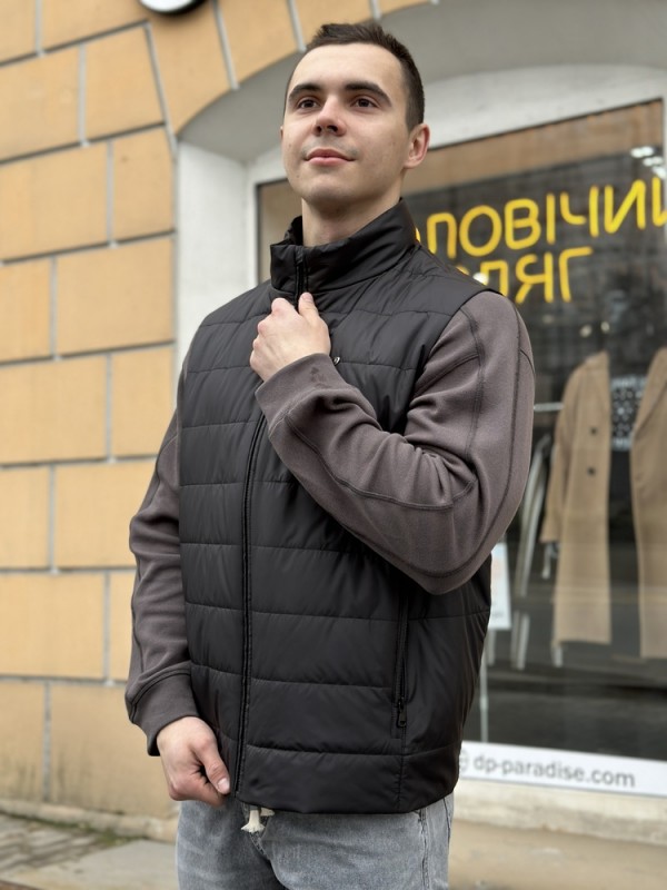 Зручна чорна жилетка з кишенями   - Изображение 6