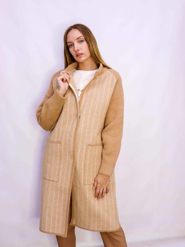 Женский кардиган на кнопках с накладными карманами elegant cardigan