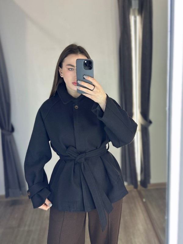 Укороченное пальто под пояс