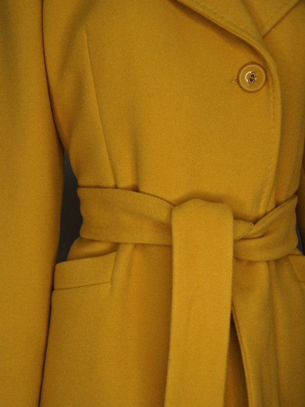 Приталене жіноче пальто жовтого кольору stylish yellow coat