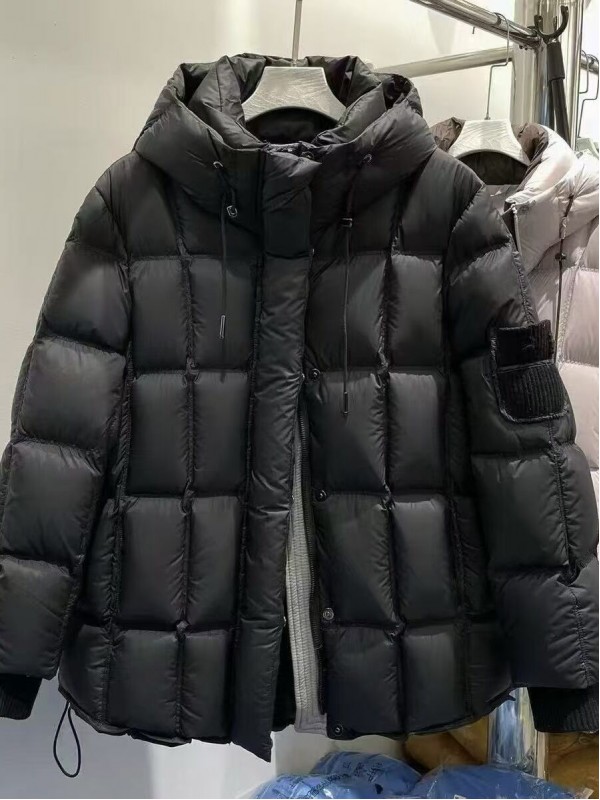 Жіноча куртка з кишенею на рукаві stylish puffer