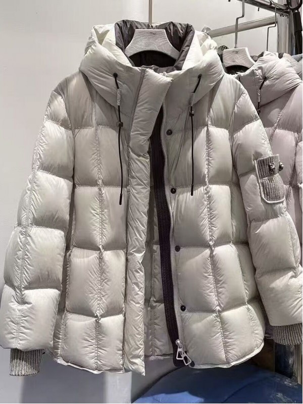 Жіноча куртка з кишенею на рукаві stylish puffer  -  Зображення 2