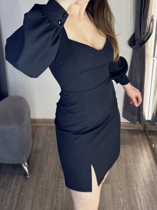 Коктейльное короткое платье с декольте little black dress
