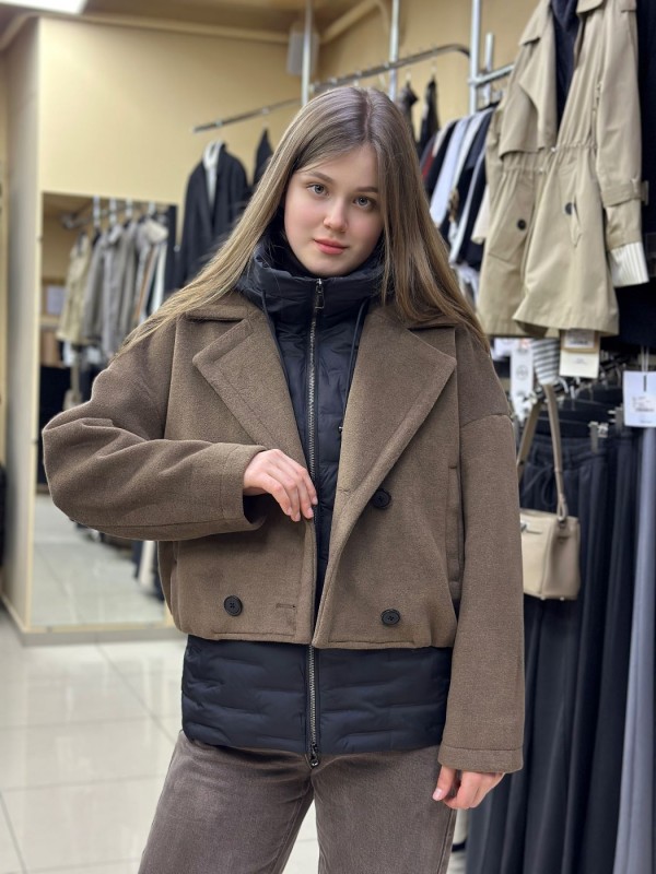 Стильное укороченное пальто с жилеткой снизу  - Изображение 4
