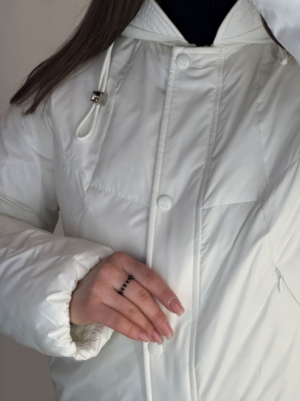 Минималистическая короткая демисезонная куртка  - Изображение 5