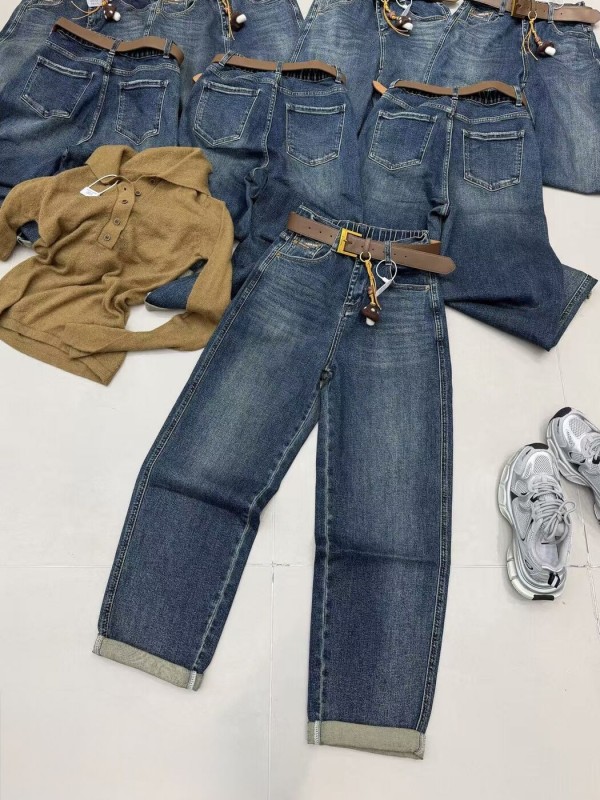 Стильні джинси з коричневим ременем stylish jeans  -  Зображення 1