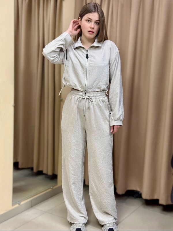  Стильный костюм с укороченной кофтой light gray casual suit