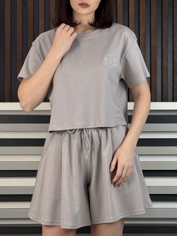 Женский летний костюм с короткой футболкой и шортами casual gray suit  - Изображение 1