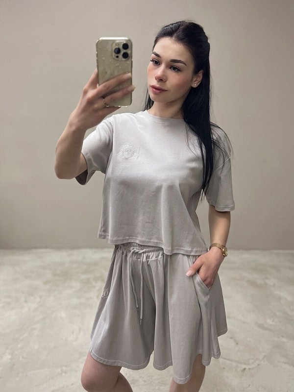 Женский летний костюм с короткой футболкой и шортами casual gray suit  - Изображение 2
