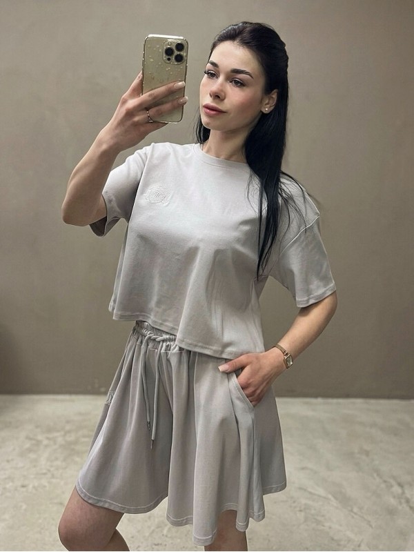 Женский летний костюм с короткой футболкой и шортами casual gray suit  - Изображение 3