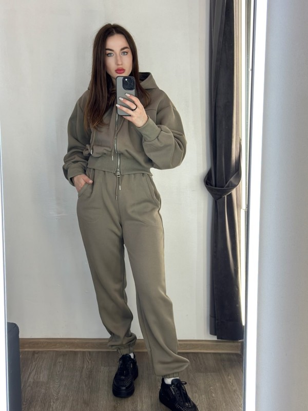 Костюм с укороченной кофтой и джоггерами basic suit