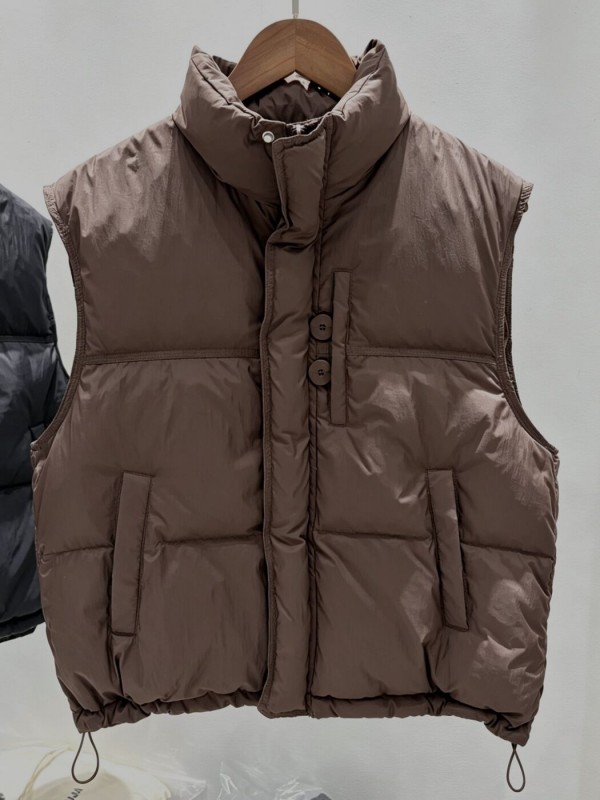 Тепла жіноча жилетка brown vest