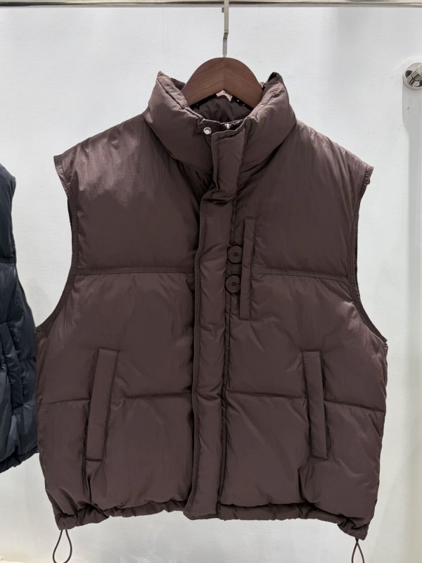 Теплая женская жилетка brown vest