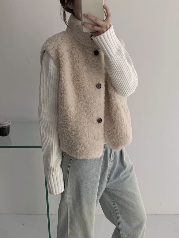 Теплая женская жилетка из овечьей шерсти wool vest