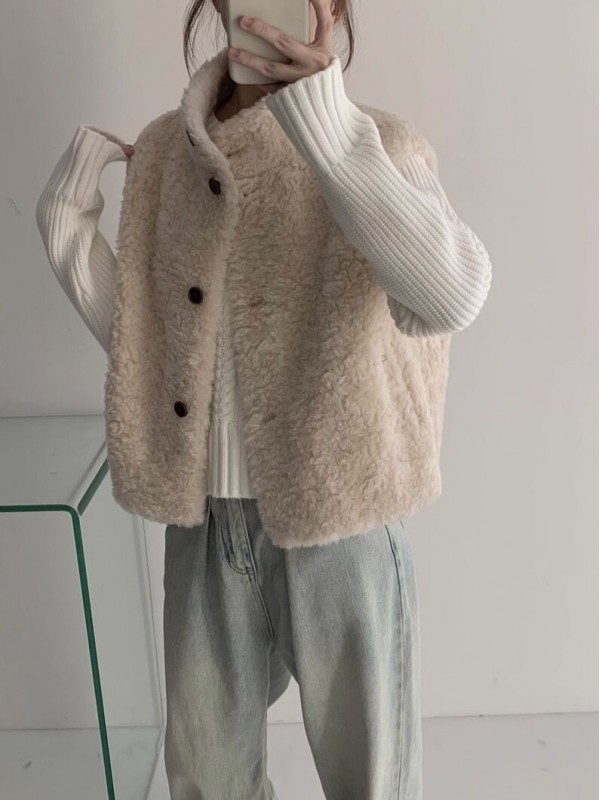 Теплая женская жилетка из овечьей шерсти wool vest  - Изображение 4