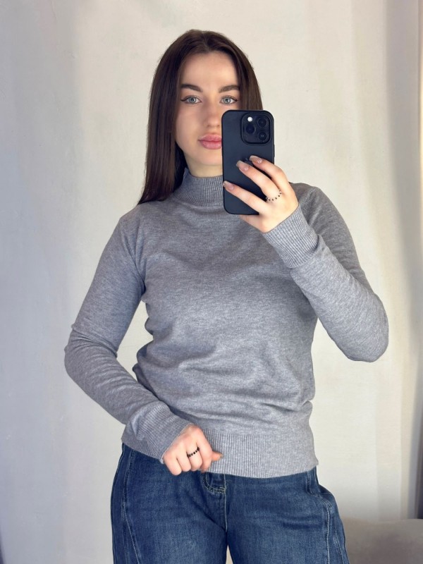 Трикотажный гольф basic style в сером цвете