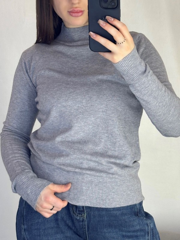 Трикотажный гольф basic style в сером цвете  - Изображение 1