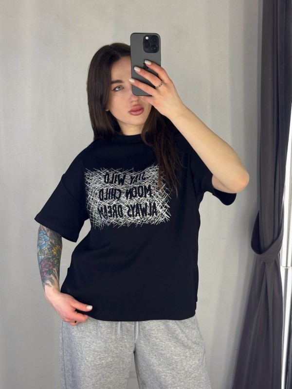 Черная футболка с надписью stay wild moon child always dream  - Изображение 3