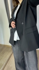 Базовий двобортний піджак прямого крою 