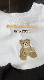 Стильна футболка з вишитим ведмедиком