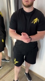 Стильна футболка з вишитими золотистими колосками 