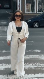 Костюм з прямими штанами та приталеною кофтою