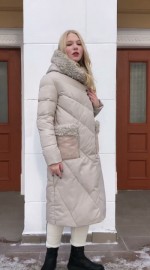 Зимове пальто з накладними кишенями та екохутром