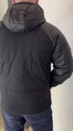 Стильная демисезонная куртка из комбинированных материалов