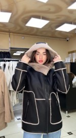 Двусторонняя дубленка с отделкой из бежевого меха