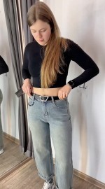 Стильные джинсы mom синего цвета