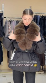 Жіноча куртка під пояс з натуральним хутром