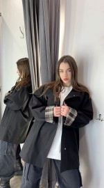 Легкая куртка с манжетами в клетку