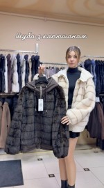 Стильна коротка шуба з капюшоном