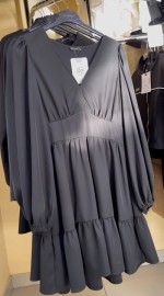 Коктейльное короткое платье с декольте little black dress