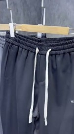 Штани в спортивному стилі на резинці